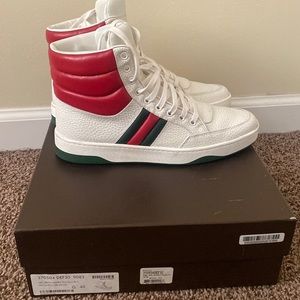 Gucci sneaker red white and green